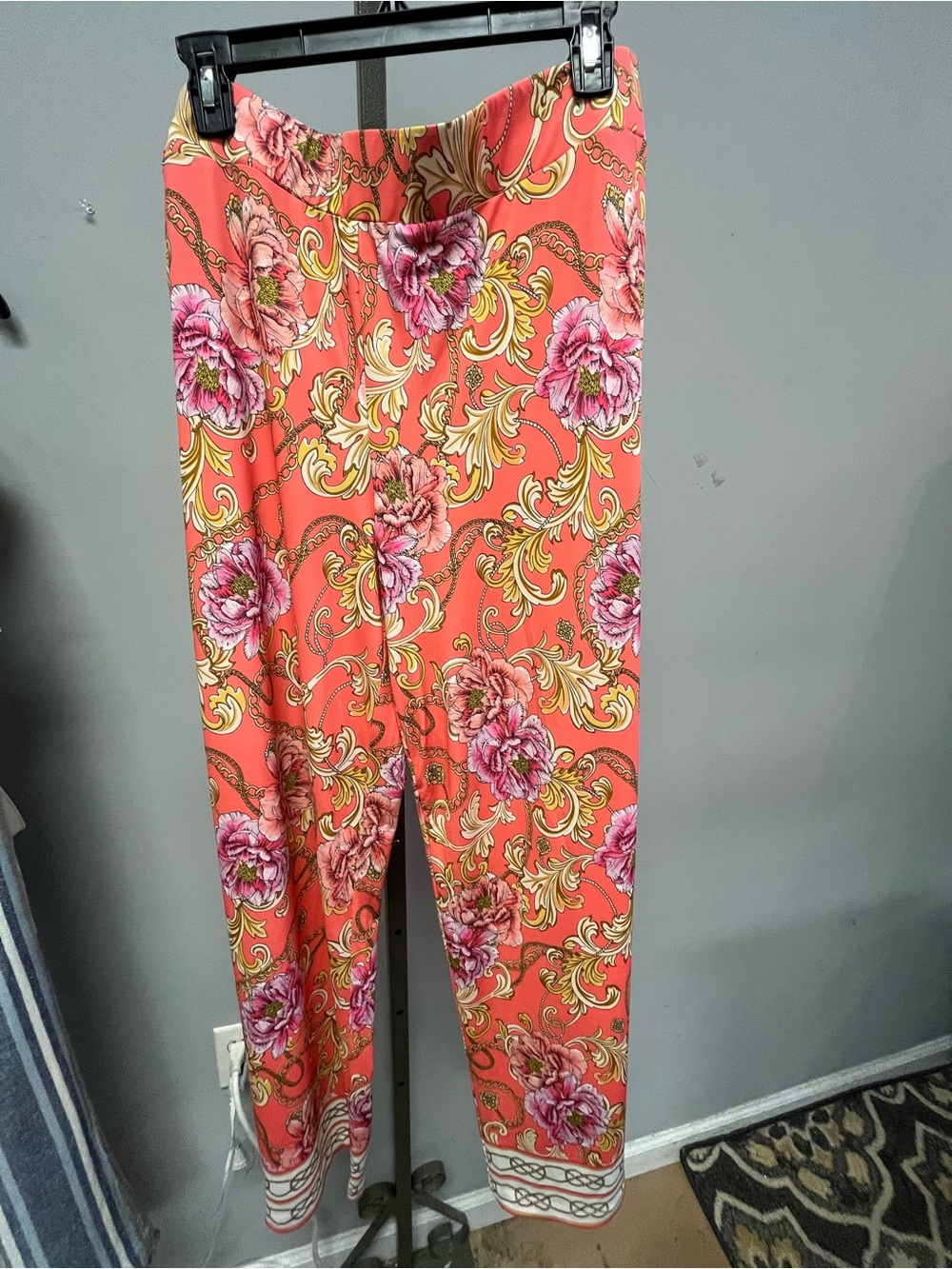 1559 / Boston Proper Coral Floral Scroll Print Pants